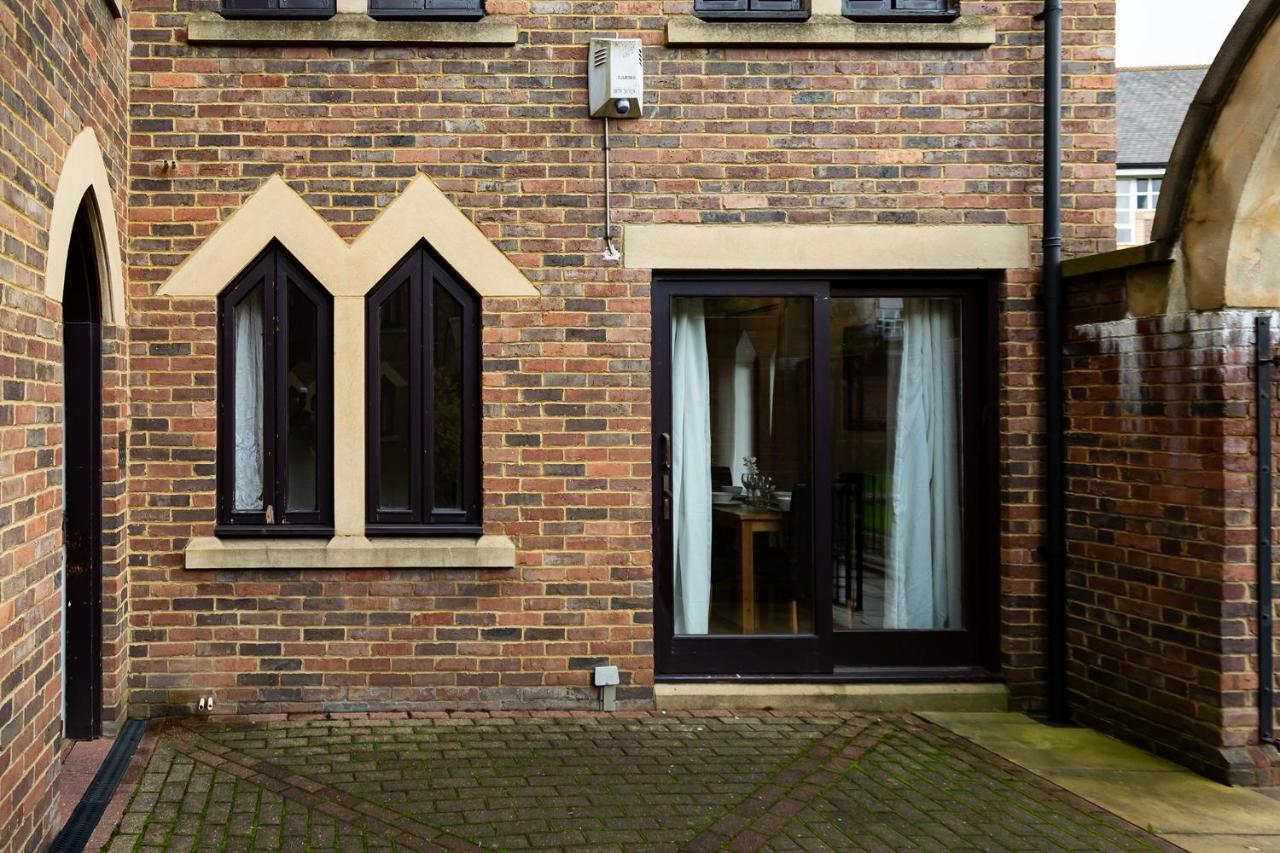 Alexander Apartments Newcastle Guest house 3*