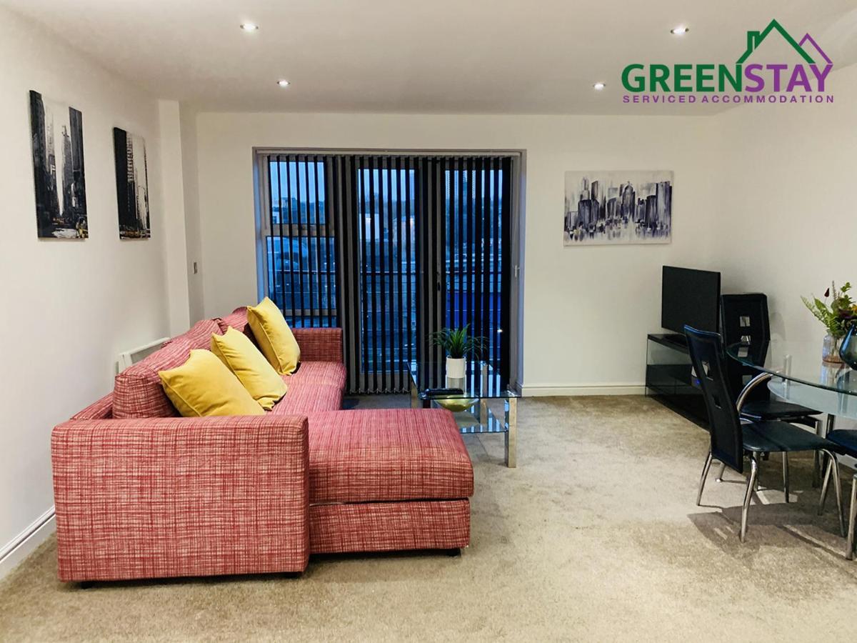 Apartment Clarence Court Newcastle: Centre With Parking & Balcony *