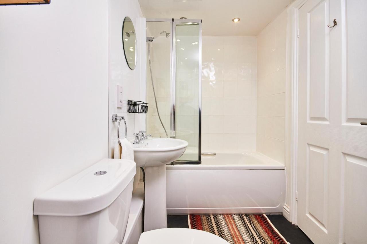 Apartment Treasure - Sleeps 4 - Lower Ground Floor *