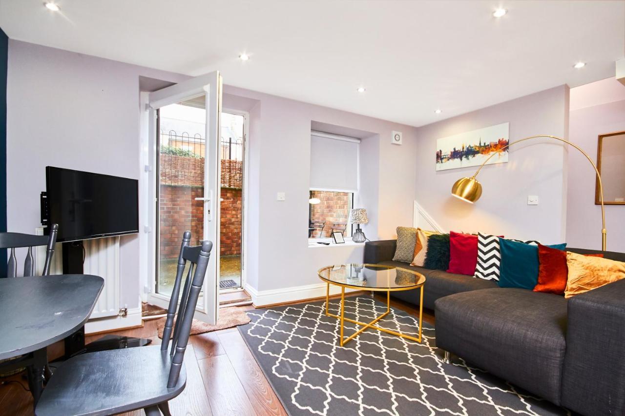 Treasure - Sleeps 4 - Lower Ground Floor * Newcastle upon Tyne