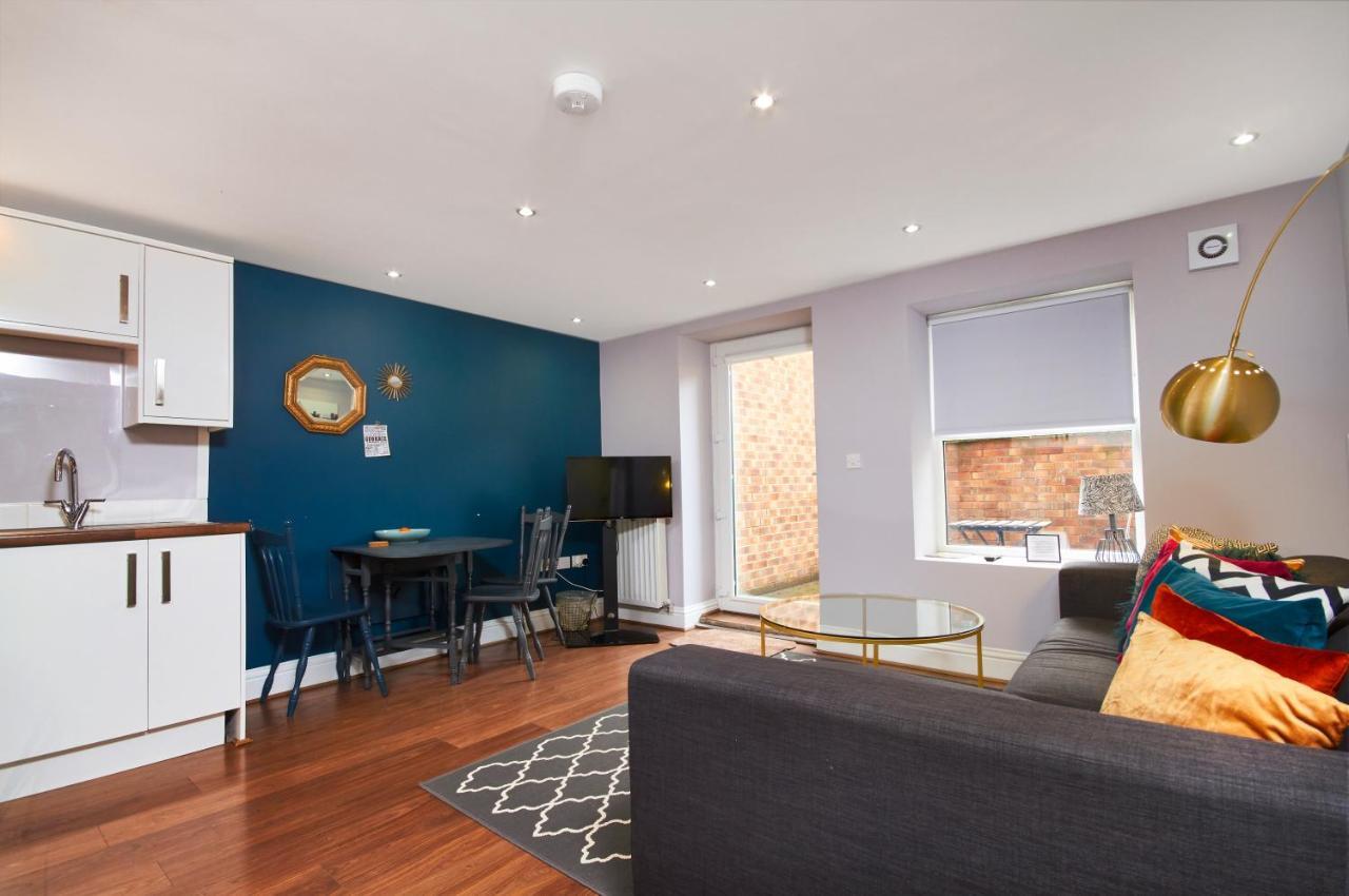 Apartment Treasure - Sleeps 4 - Lower Ground Floor Newcastle upon Tyne