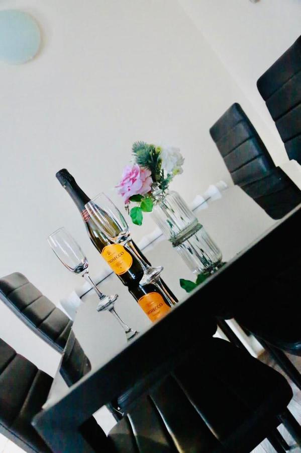 Mosley Street Apartment, *