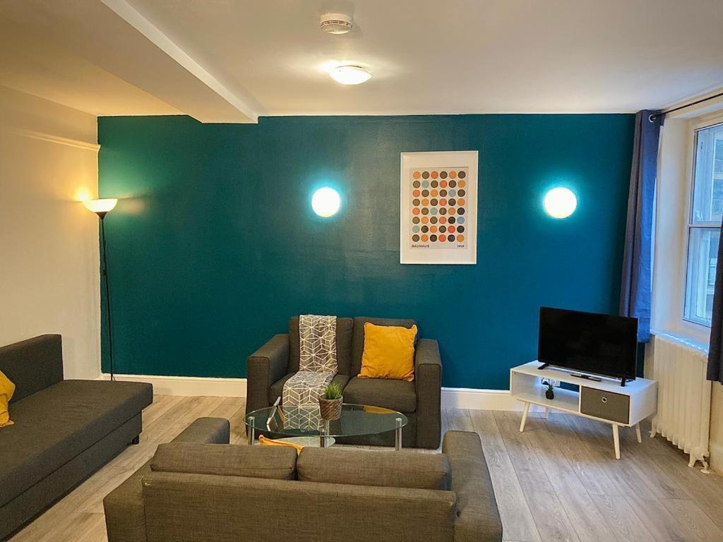 Apartment Mosley Street Apartment, *