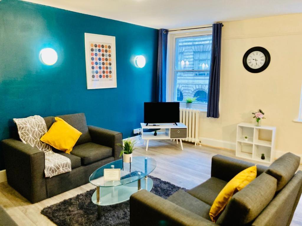 Mosley Street Apartment, Apartment *