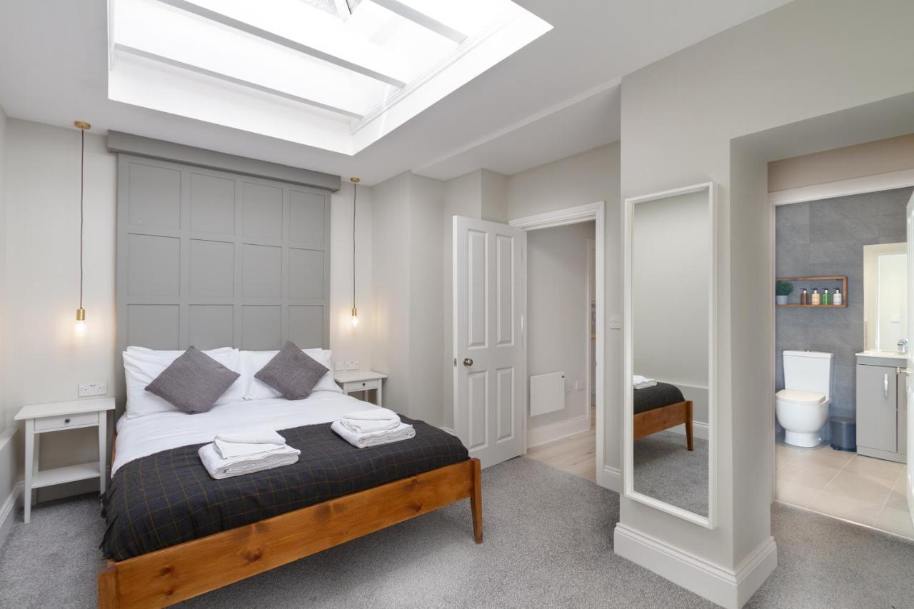 Luke Stays - Heaton Road Apartment