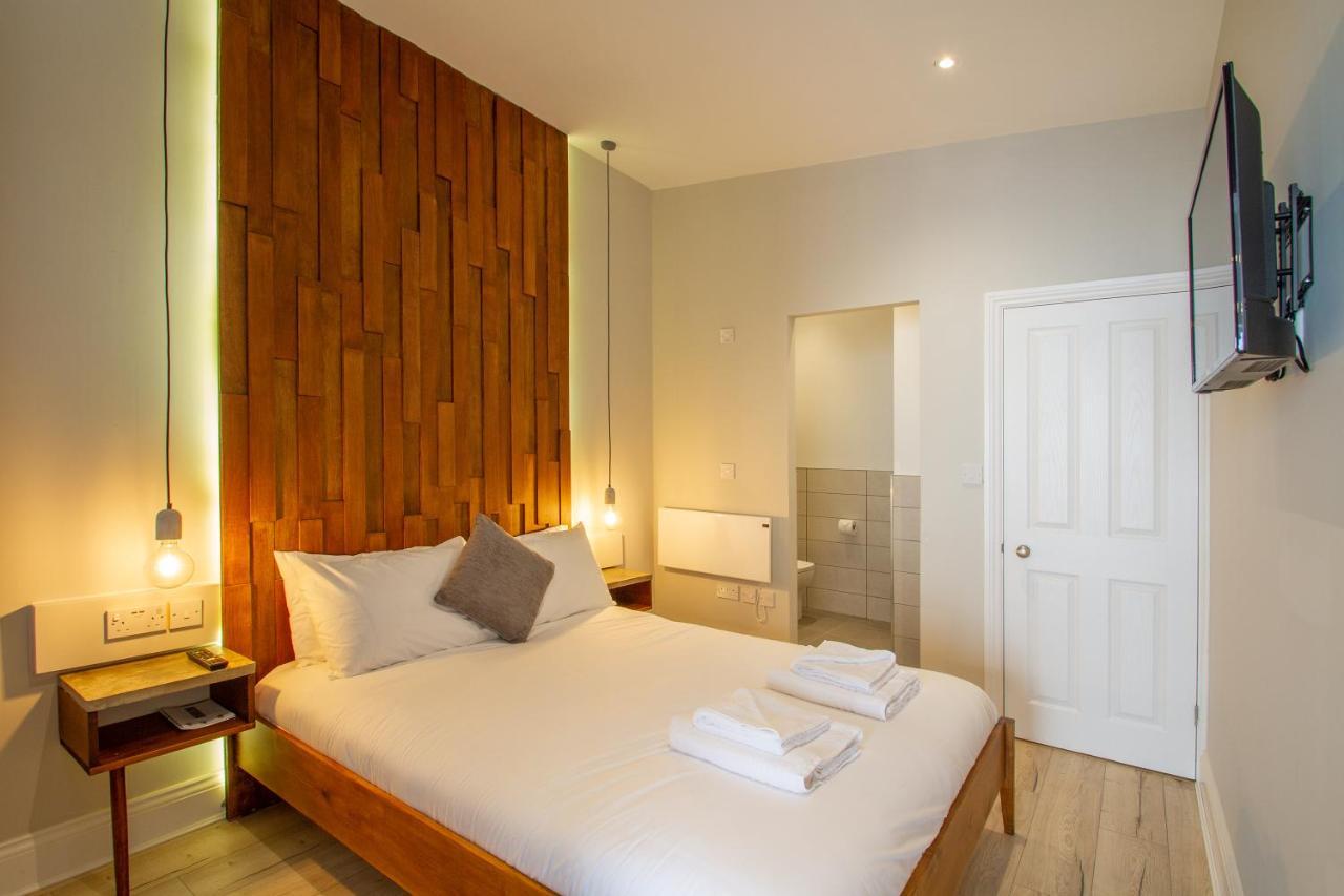 Luke Stays - Heaton Road Apartment