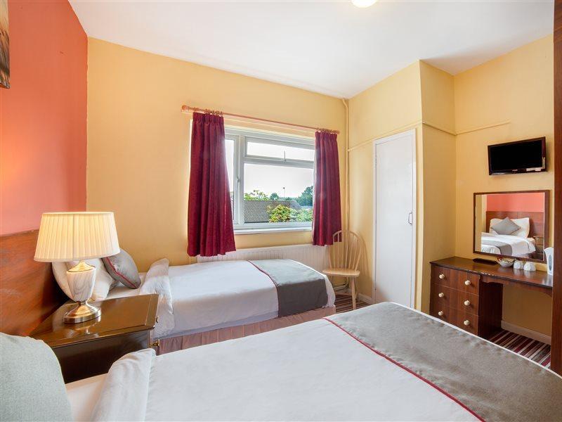 Oyo The Royal Hotel