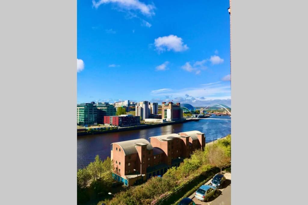 Stylish Quayside 2 Bed With Beautiful River Views Apartment *