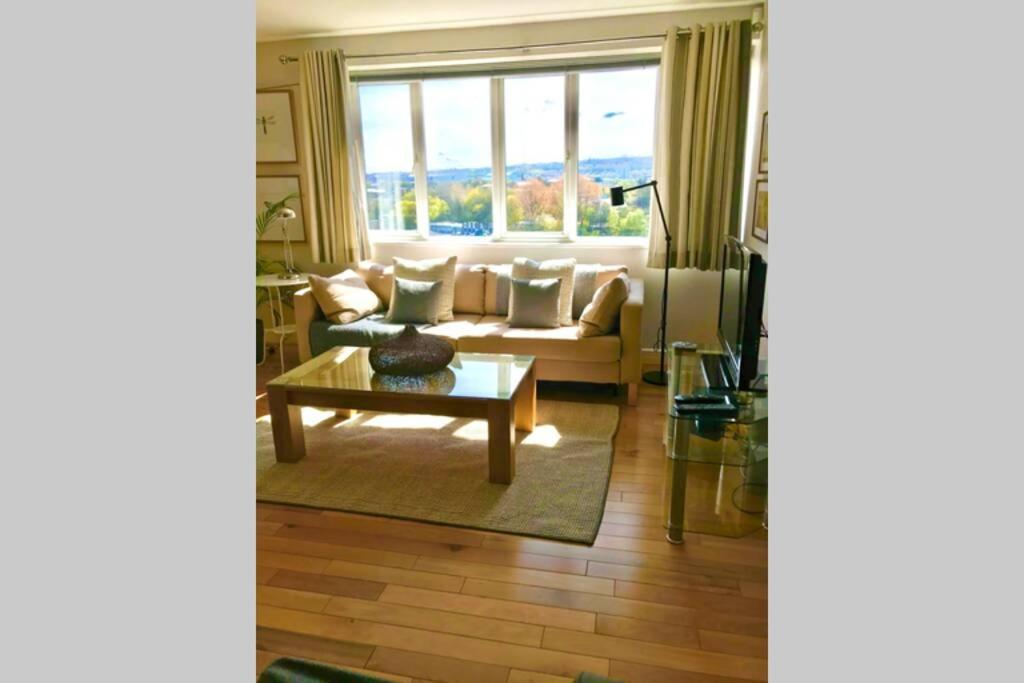 Stylish Quayside 2 Bed With Beautiful River Views Apartment *