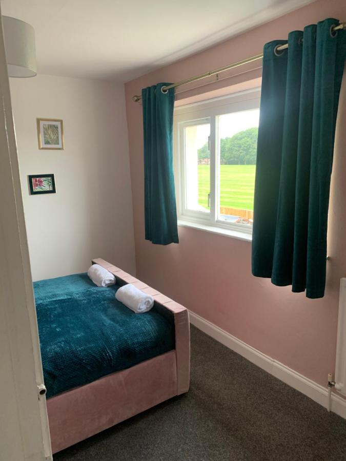 Holiday home The Snug, Ideal For Sporting Events And Breaks, Hidden Nook In The Heart Of Newcastle, With Parking, Wifi, Smart Tv, Close To Local Travel Links Newcastle upon Tyne