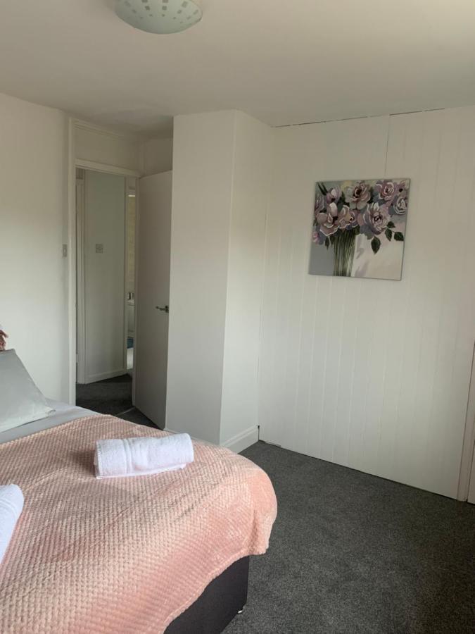 The Snug, Ideal For Sporting Events And Breaks, Hidden Nook In The Heart Of Newcastle, With Parking, Wifi, Smart Tv, Close To Local Travel Links *