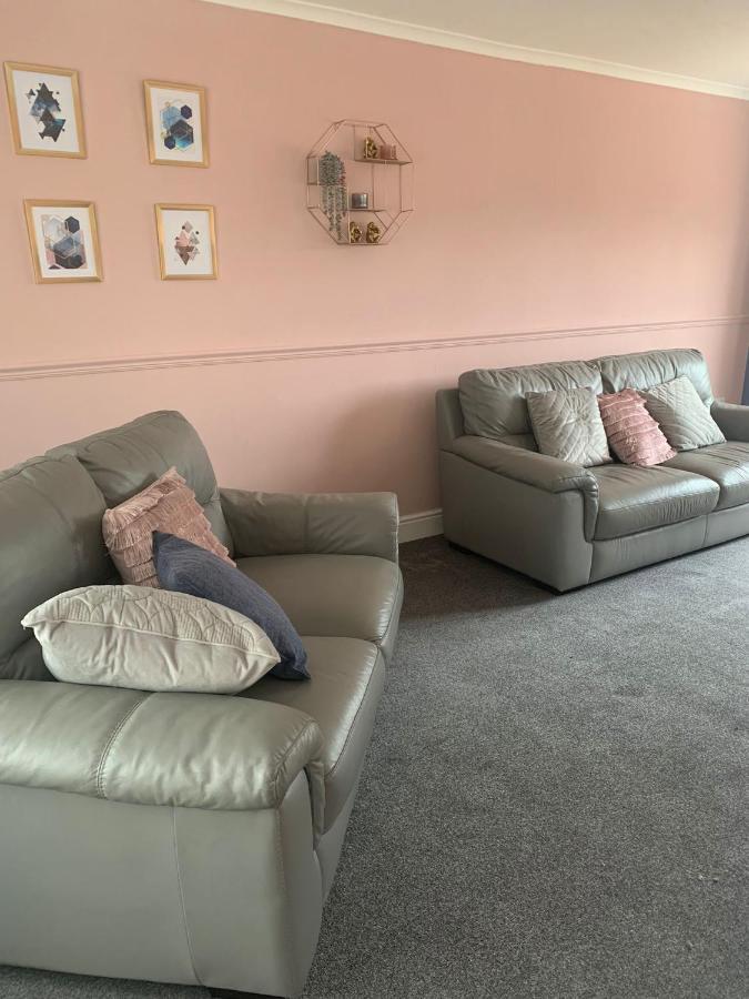The Snug, Ideal For Sporting Events And Breaks, Hidden Nook In The Heart Of Newcastle, With Parking, Wifi, Smart Tv, Close To Local Travel Links Newcastle upon Tyne