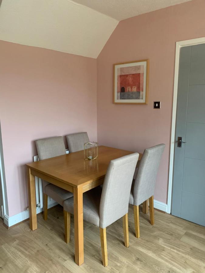 The Snug, Ideal For Sporting Events And Breaks, Hidden Nook In The Heart Of Newcastle, With Parking, Wifi, Smart Tv, Close To Local Travel Links Holiday home Newcastle upon Tyne
