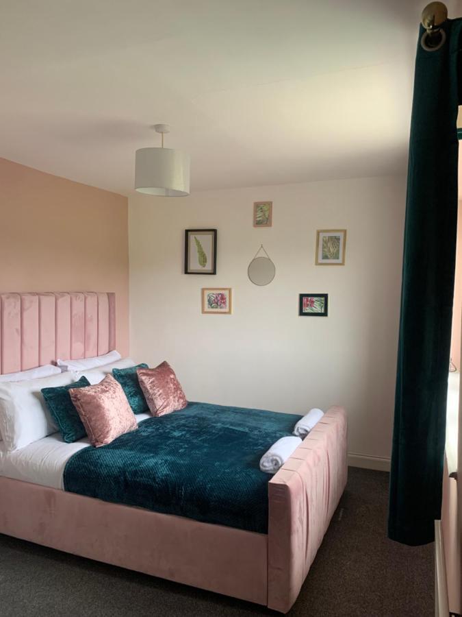 Holiday home The Snug, Ideal For Sporting Events And Breaks, Hidden Nook In The Heart Of Newcastle, With Parking, Wifi, Smart Tv, Close To Local Travel Links *