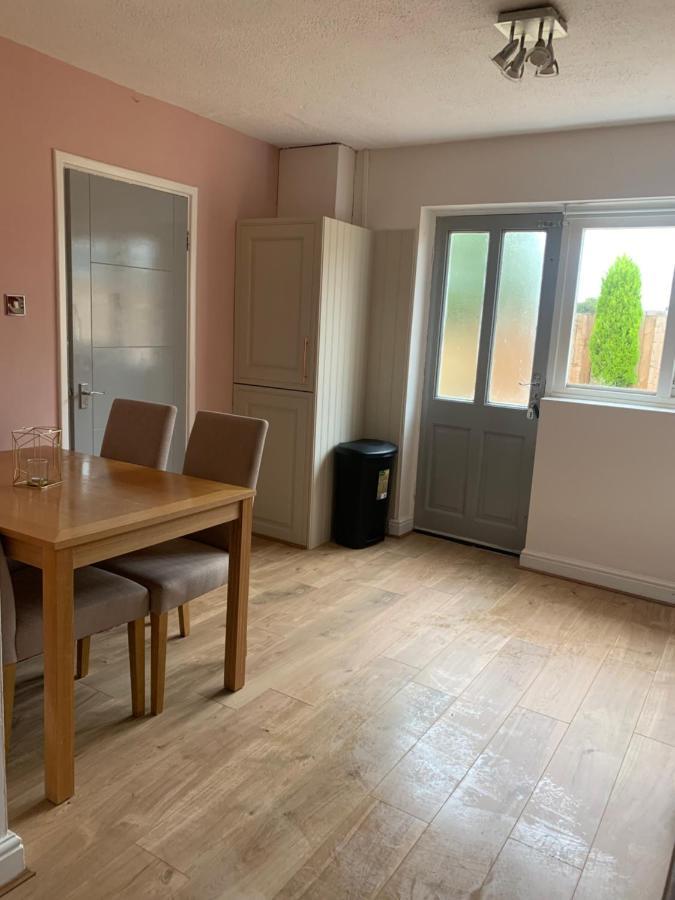 The Snug, Ideal For Sporting Events And Breaks, Hidden Nook In The Heart Of Newcastle, With Parking, Wifi, Smart Tv, Close To Local Travel Links Newcastle upon Tyne