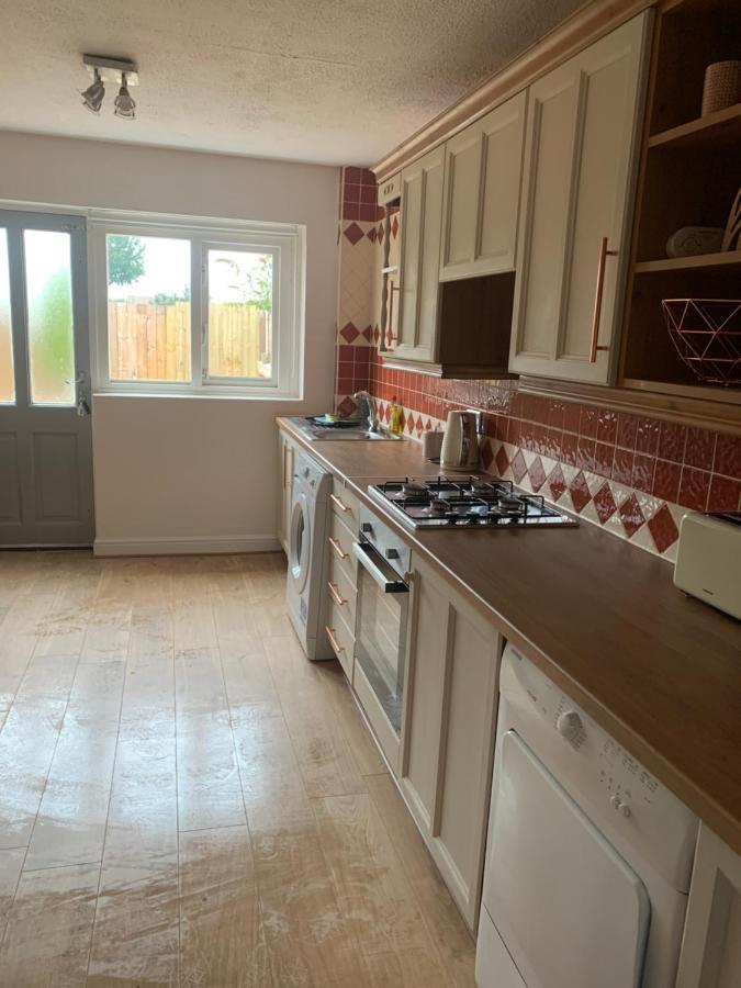 Holiday home The Snug, Ideal For Sporting Events And Breaks, Hidden Nook In The Heart Of Newcastle, With Parking, Wifi, Smart Tv, Close To Local Travel Links *
