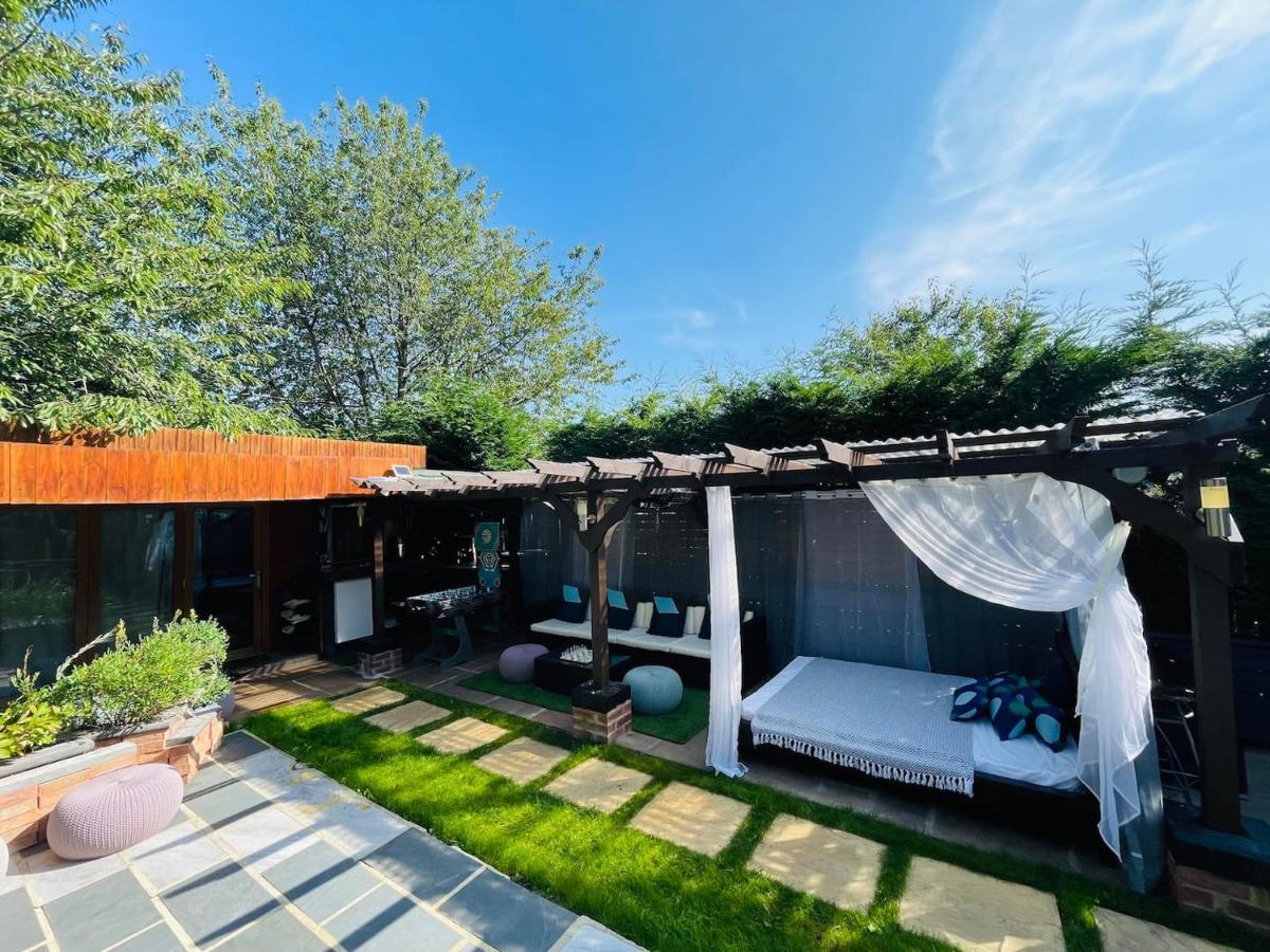Tropical Style House Near Centre * Newcastle upon Tyne