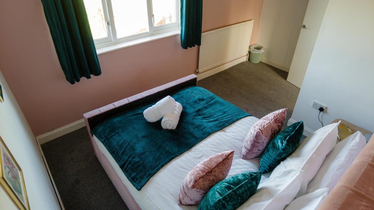 Holiday home The Snug, Ideal For Sporting Events And Breaks, Hidden Nook In The Heart Of Newcastle, With Parking, Wifi, Smart Tv, Close To Local Travel Links *