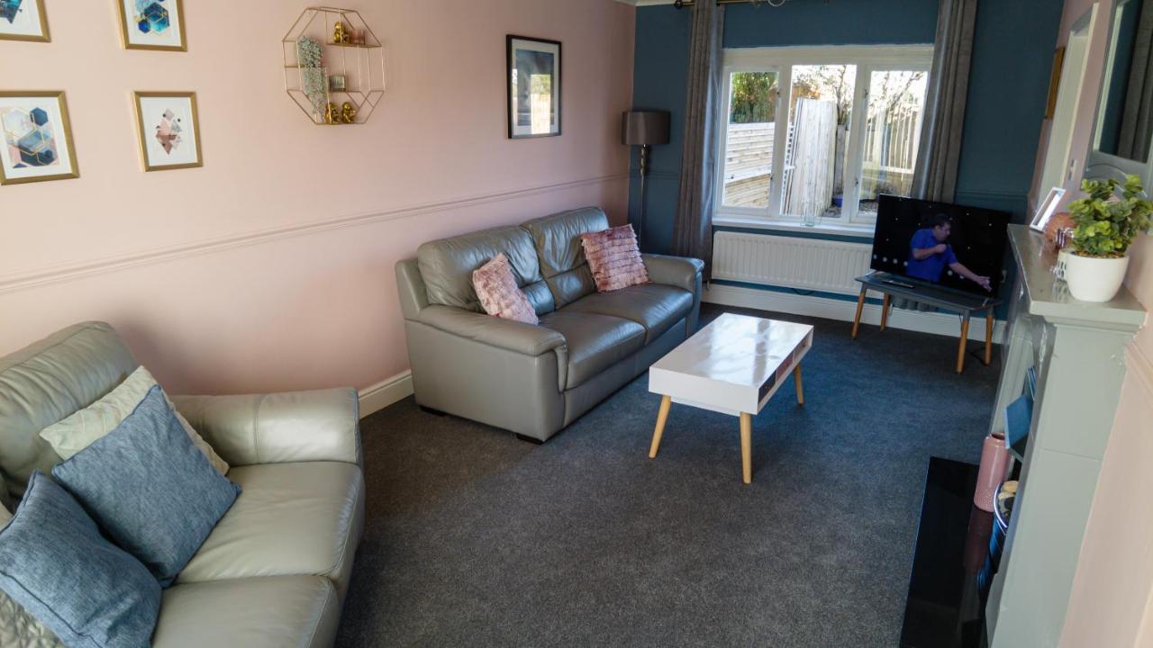 The Snug, Ideal For Sporting Events And Breaks, Hidden Nook In The Heart Of Newcastle, With Parking, Wifi, Smart Tv, Close To Local Travel Links
