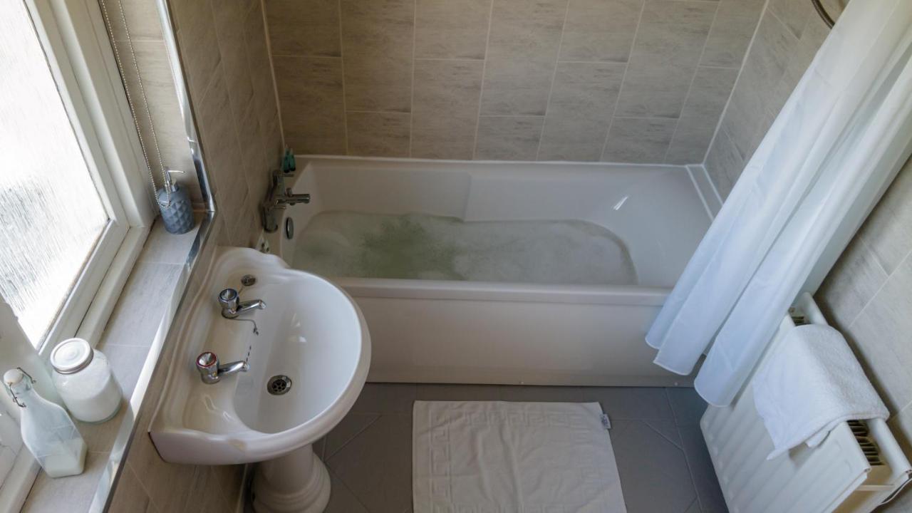 Holiday home The Snug, Ideal For Sporting Events And Breaks, Hidden Nook In The Heart Of Newcastle, With Parking, Wifi, Smart Tv, Close To Local Travel Links