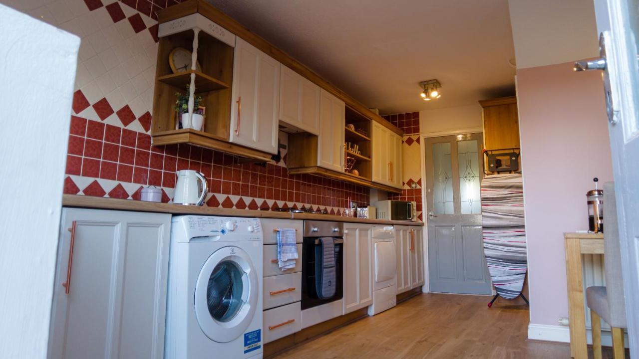 Holiday home The Snug, Ideal For Sporting Events And Breaks, Hidden Nook In The Heart Of Newcastle, With Parking, Wifi, Smart Tv, Close To Local Travel Links *