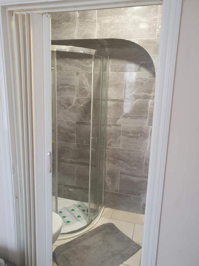 En Bedrooms, Heaton, * Newcastle upon Tyne