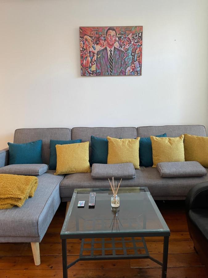 Apartment St Flat By Hnfc - Netflix & Popcorn