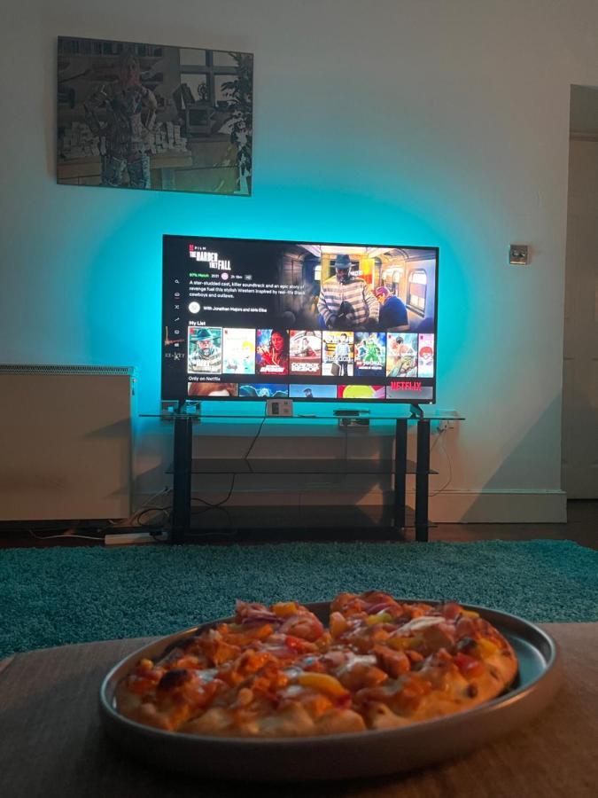 St Flat By Hnfc - Netflix & Popcorn Apartment *