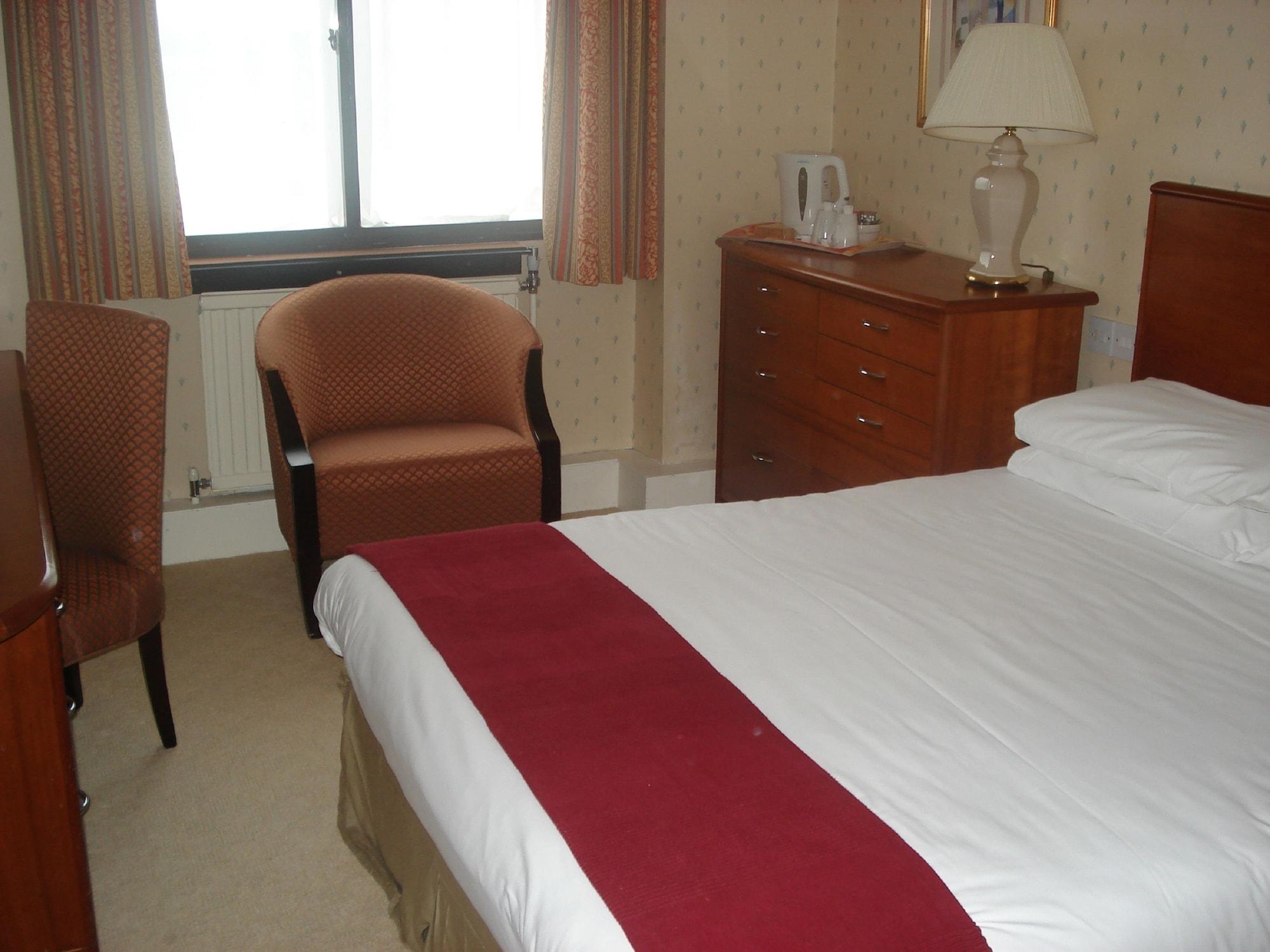 Hotel Britannia Airport 3*