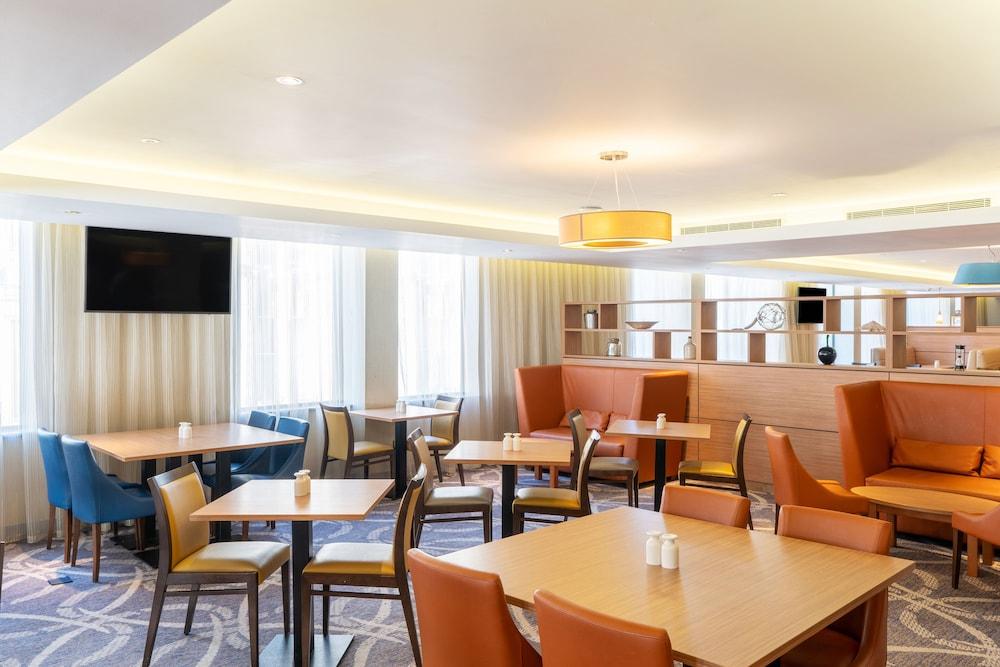 Hampton By Hilton Hotel