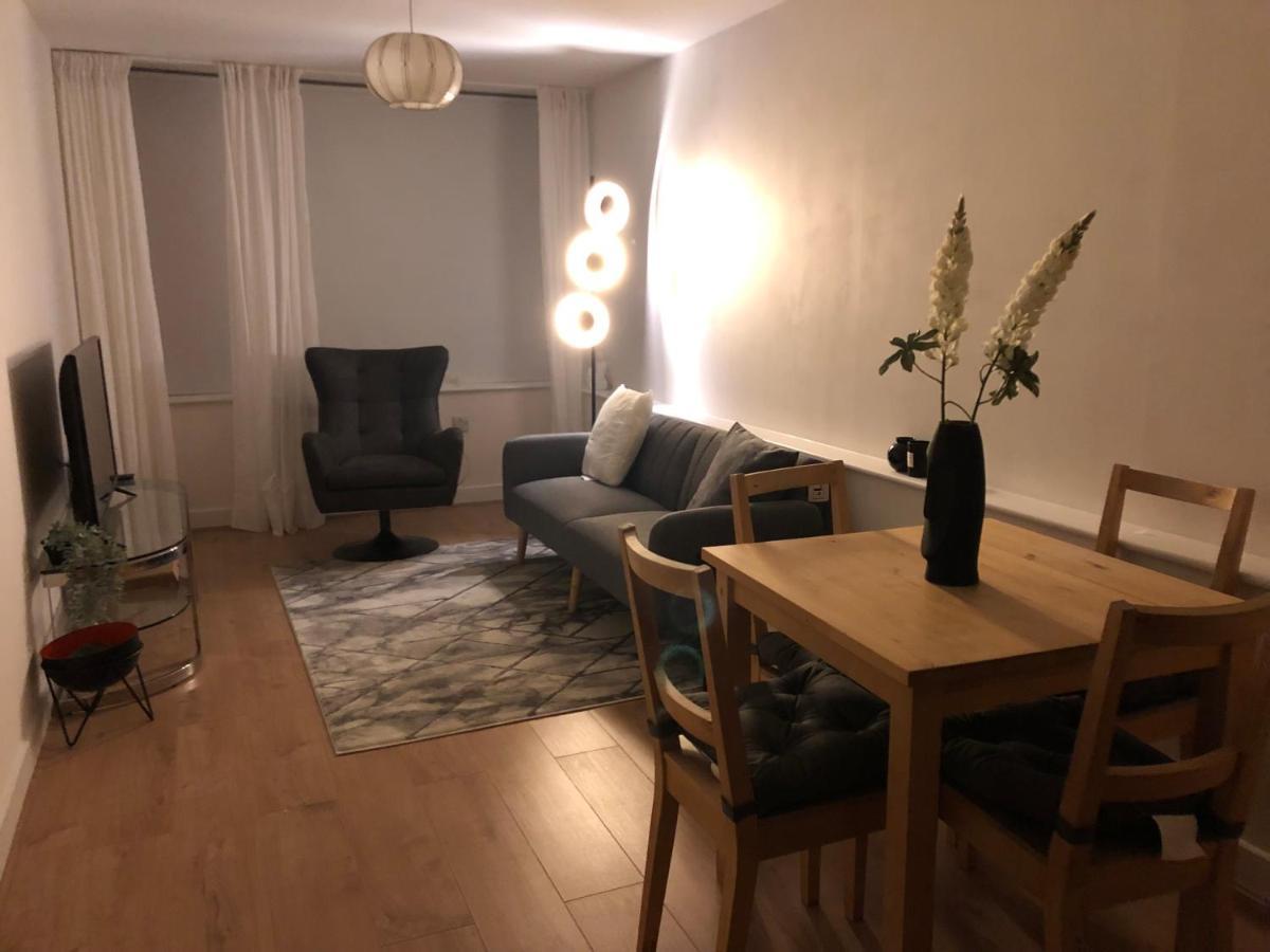 Apartment Modern 1 Bedroom Flat In Centre *