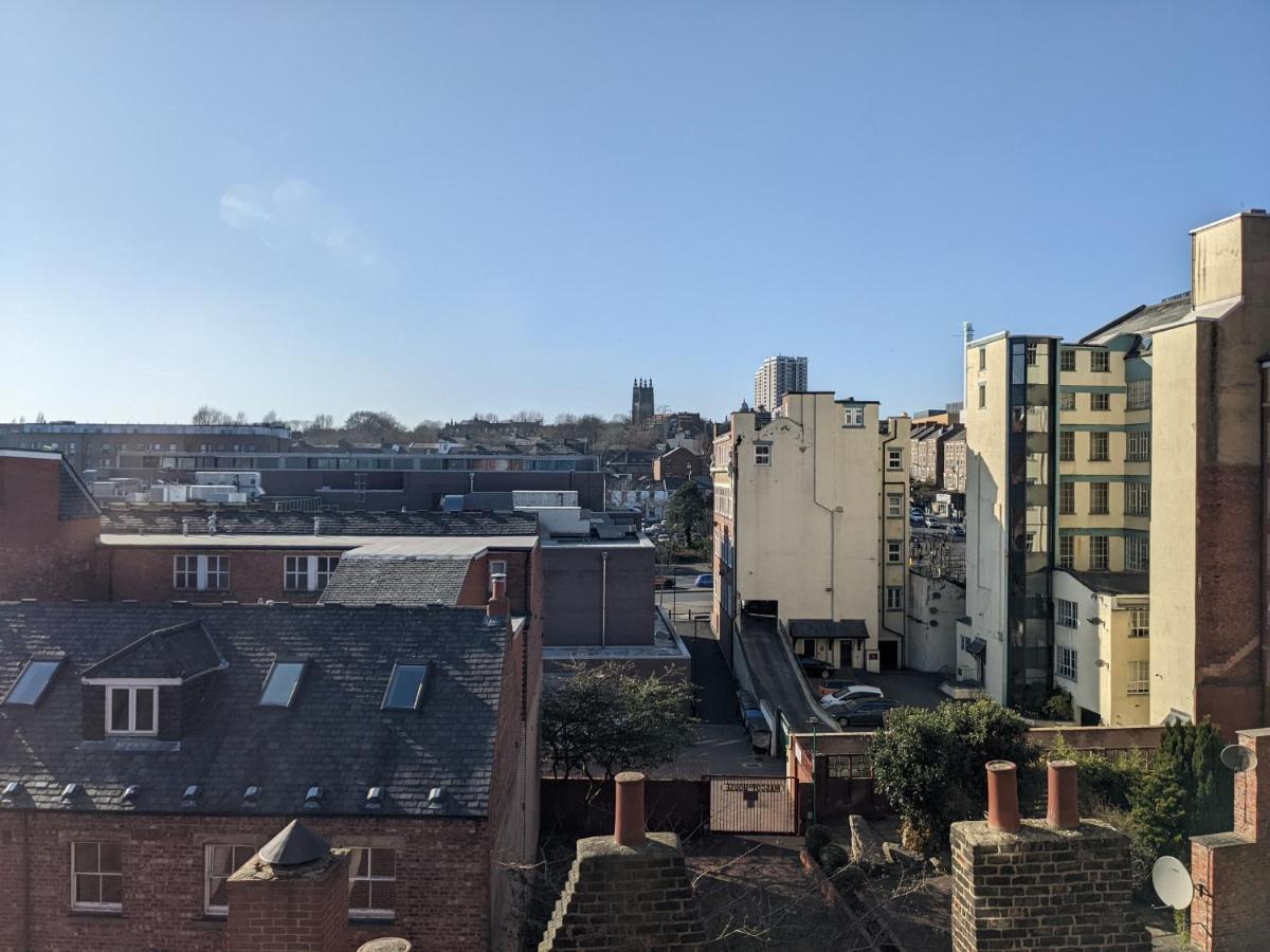 Modern 1 Bedroom Flat In Centre