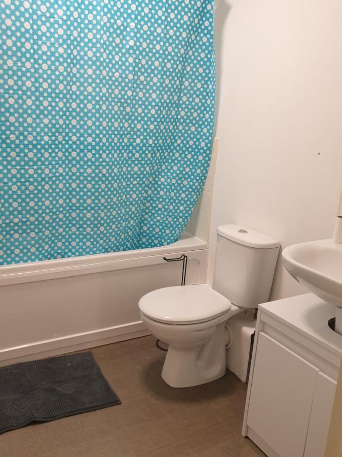 Cheerful 4 Bedroom Townhouse With Free Parking
