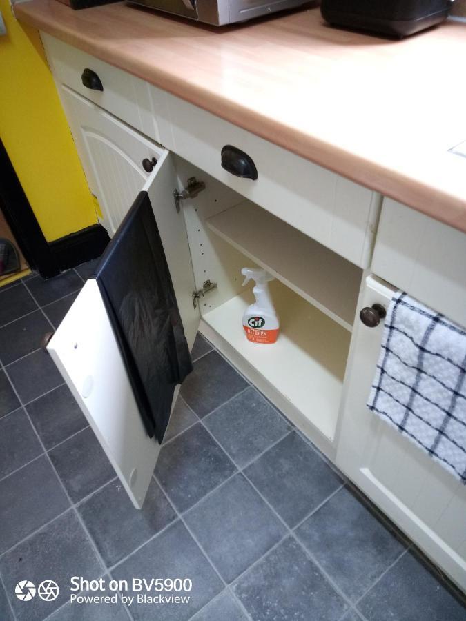 Ovington Grove 1 Free Parking Fully Equipped Kitchen 3 Bedrooms Netflix