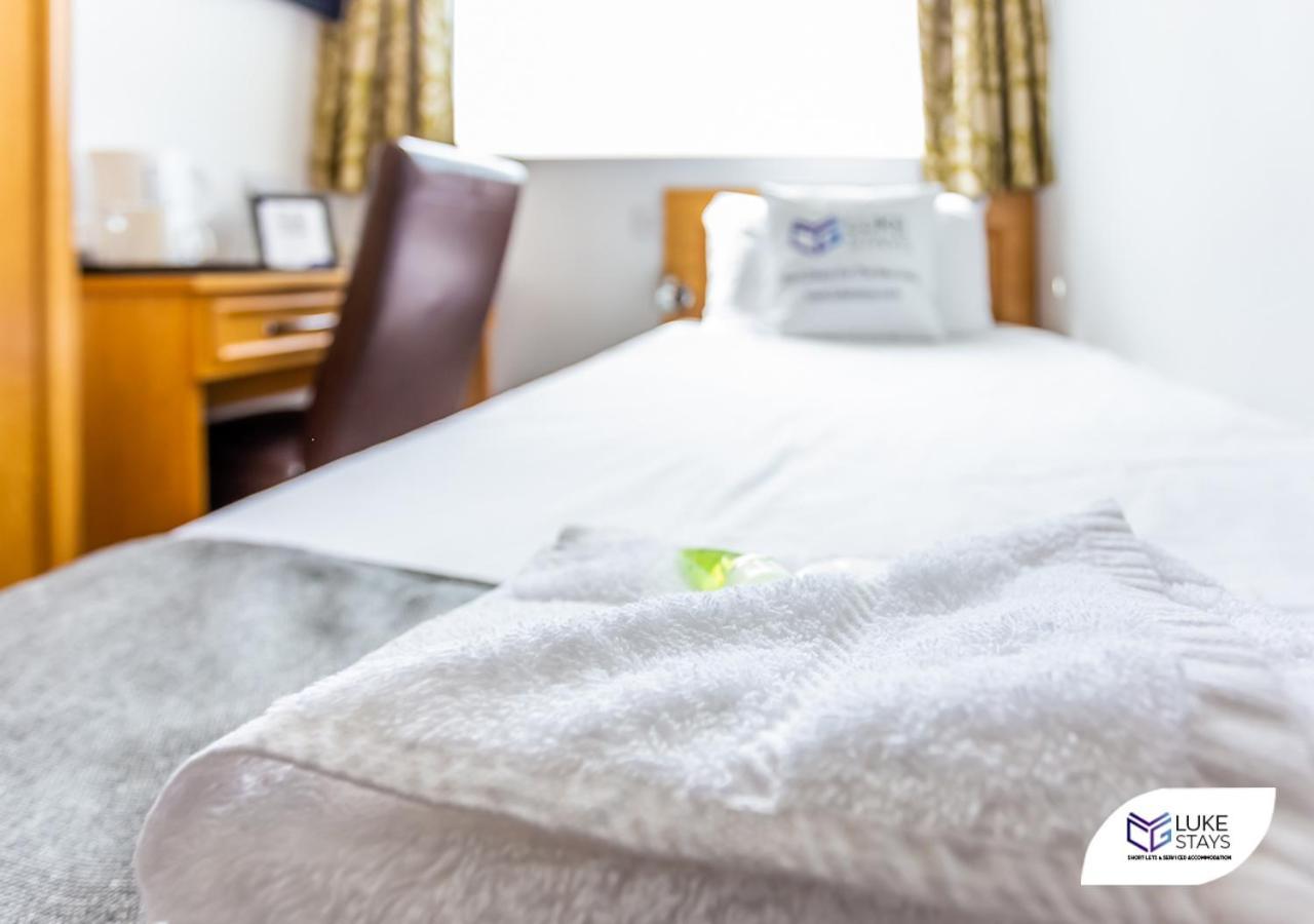 Luke Stays - Grosvenor Road Hotel