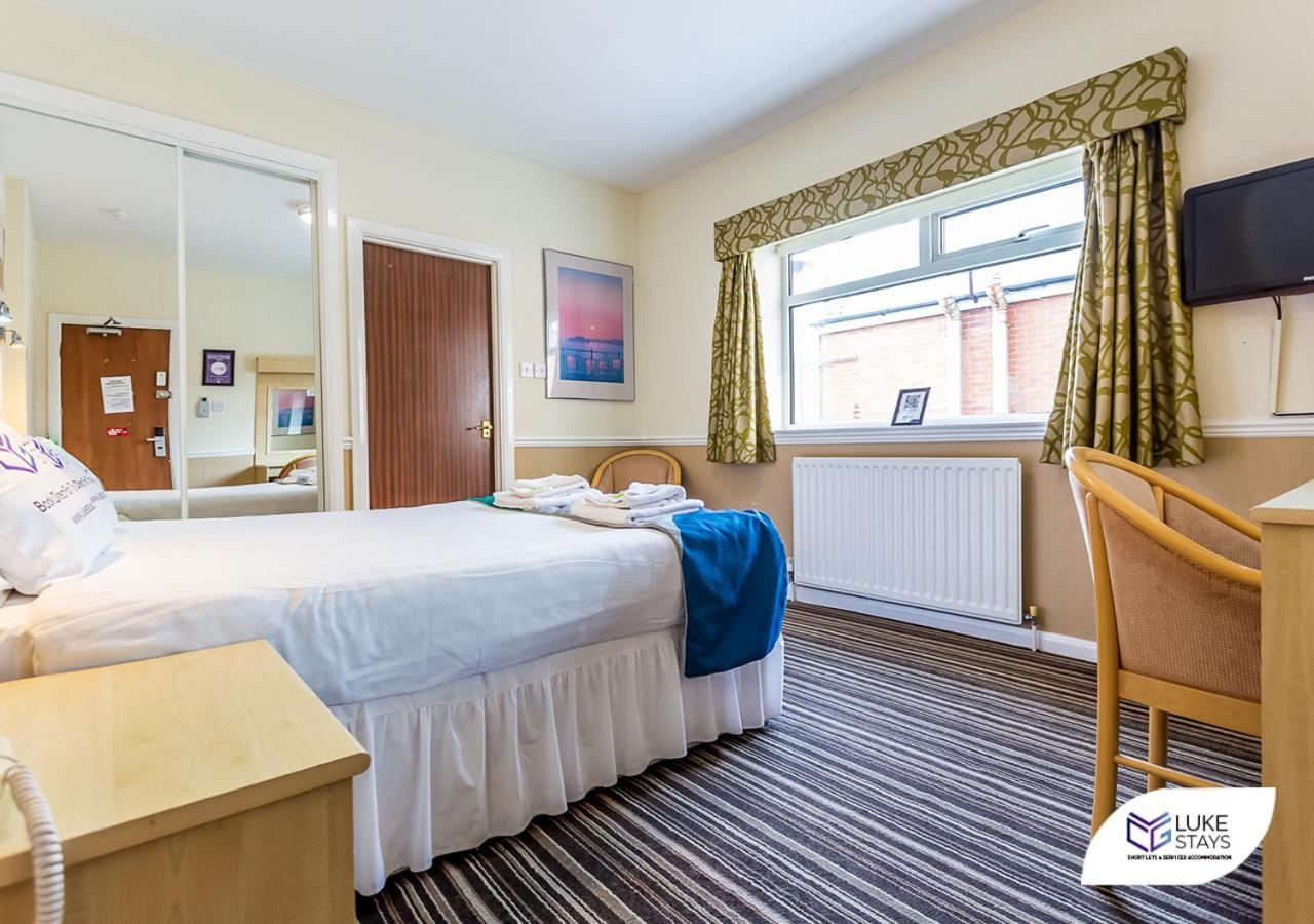 Luke Stays - Grosvenor Road Hotel *