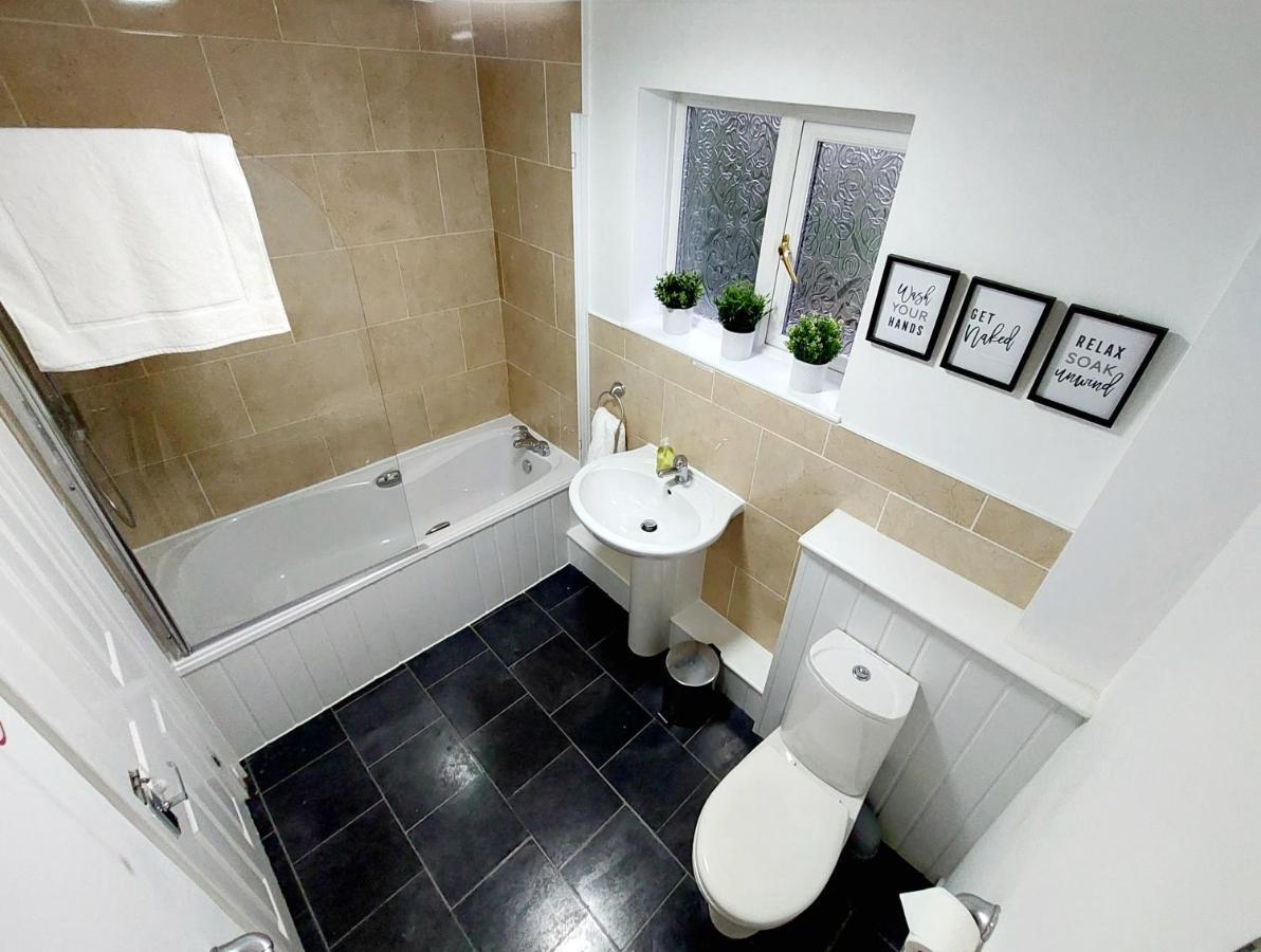 Lancaster House: Serviced 4-bed With Free Wi-fi And Parking * Newcastle upon Tyne