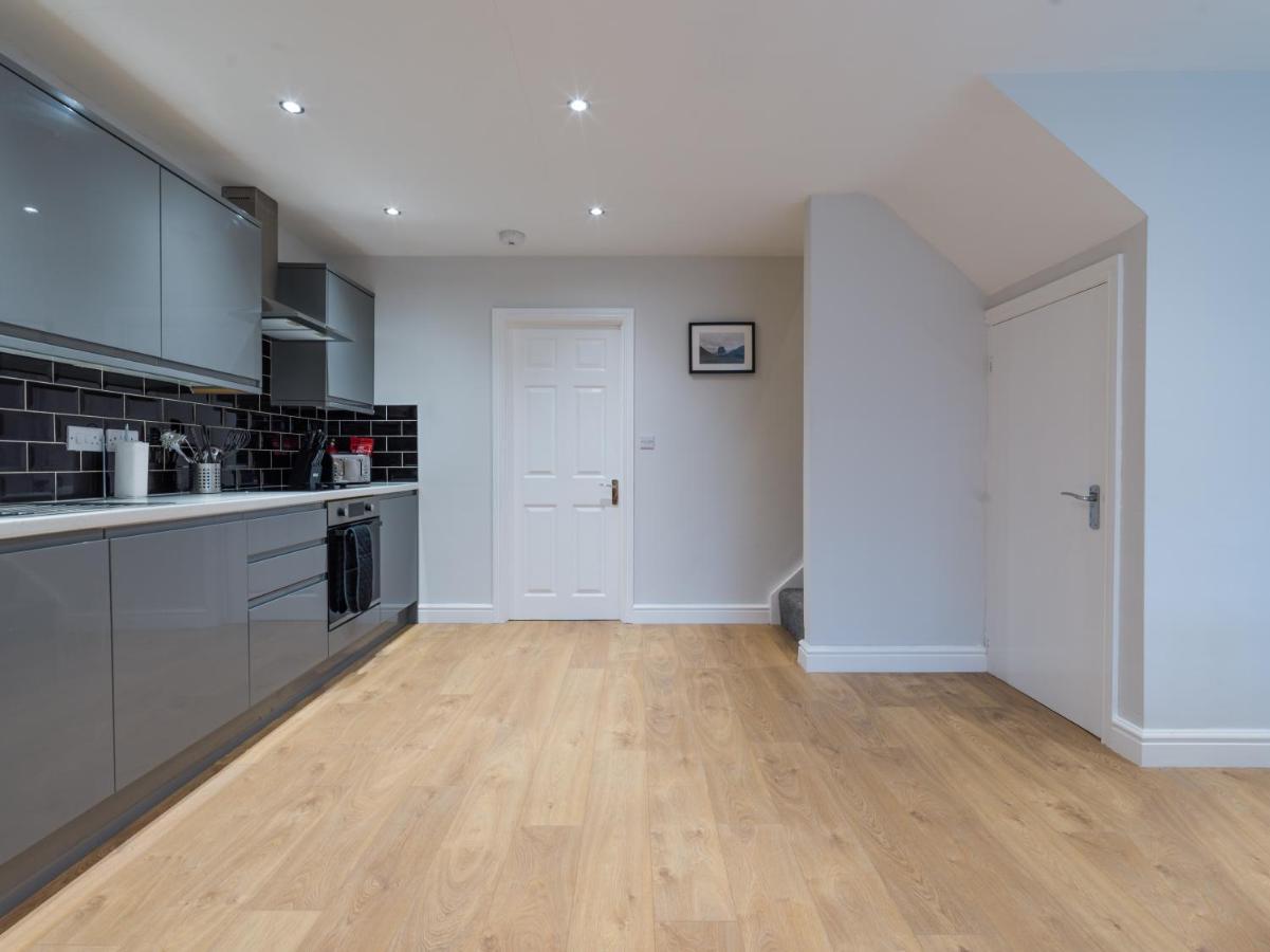 Howick House - Large 3 Bedroom House, Gosforth Newcastle upon Tyne