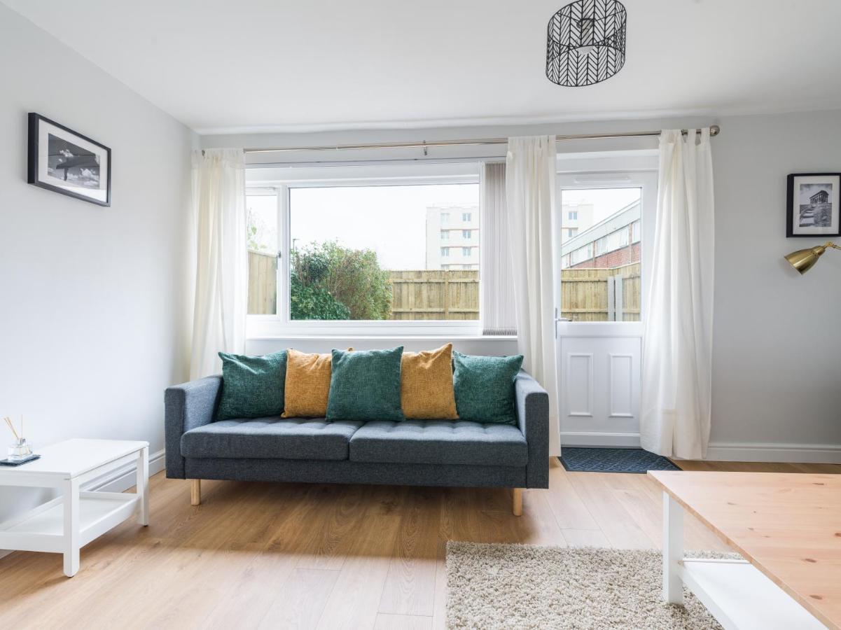 Howick House - Large 3 Bedroom House, Gosforth *