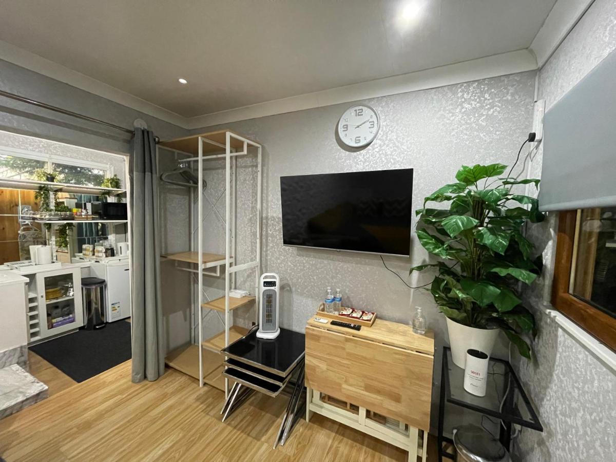 Guest house Tropical Style House Near Centre *