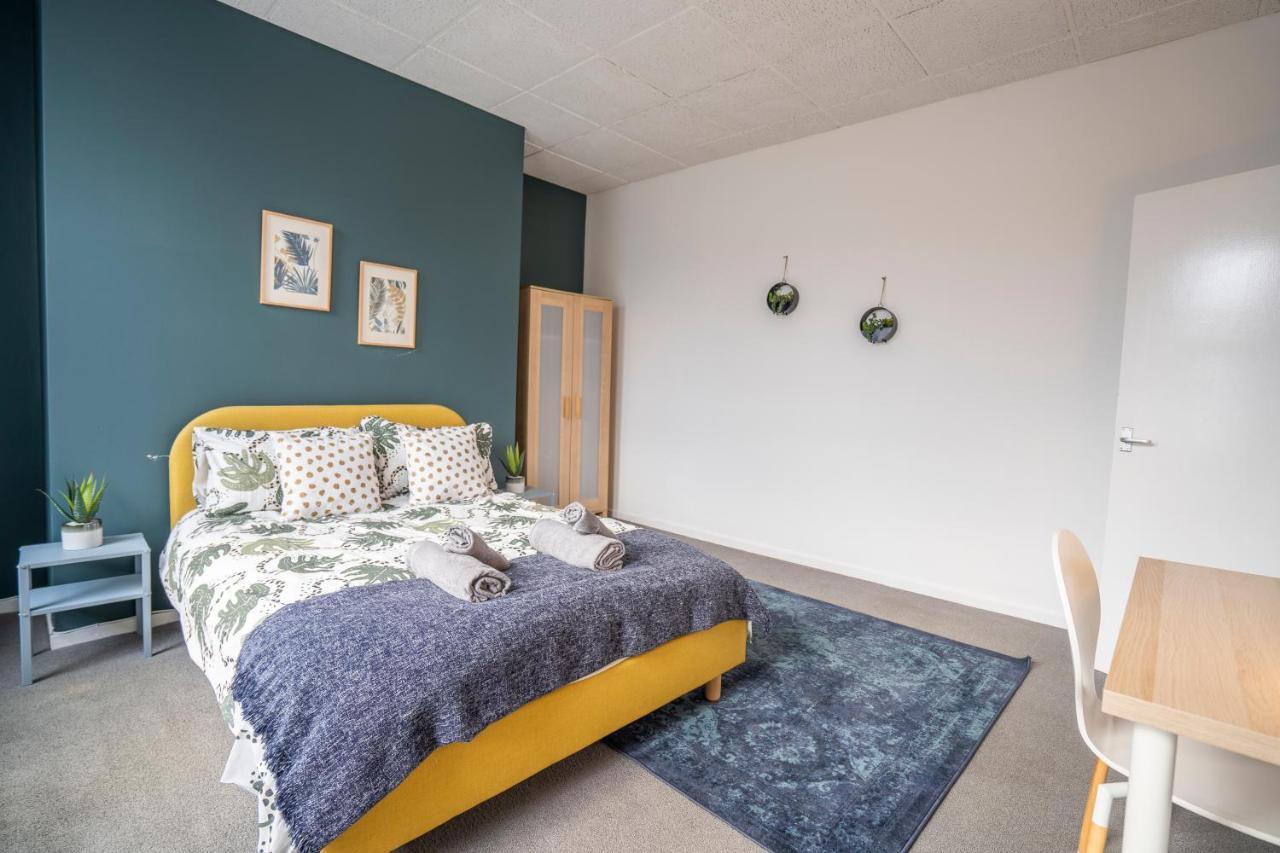Apartment 2 Bed-town Centre-free Parking