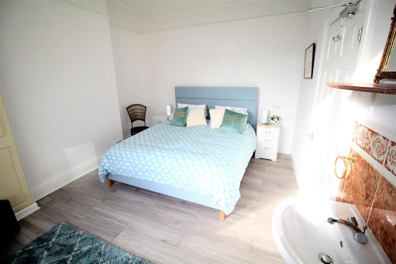 Heaton Haven: Spacious Period With Modern Comforts Holiday home