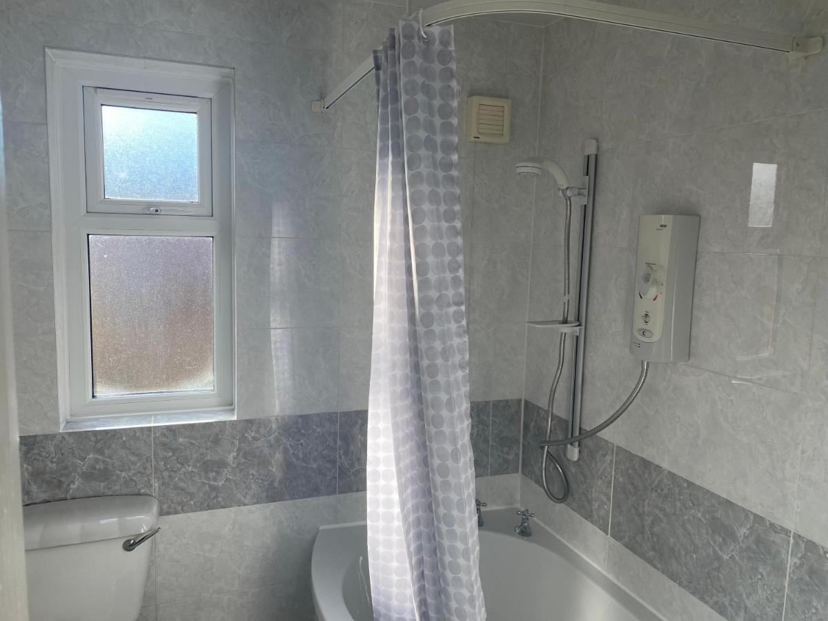 Wilton - Perfect For Contractors Private Large Drive Holiday home *