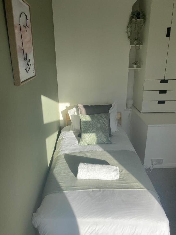 Wilton - Perfect For Contractors Private Large Drive Holiday home *