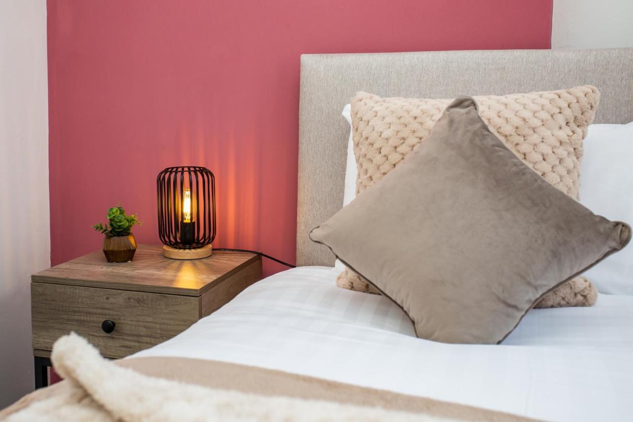 Heaton Retreat Modern & Spacious Staycation Holiday home