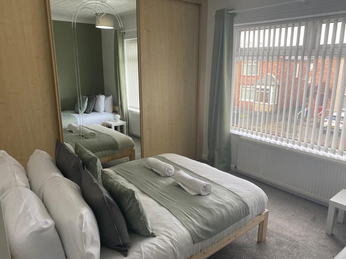 Wilton - Perfect For Contractors Private Large Drive * Newcastle upon Tyne