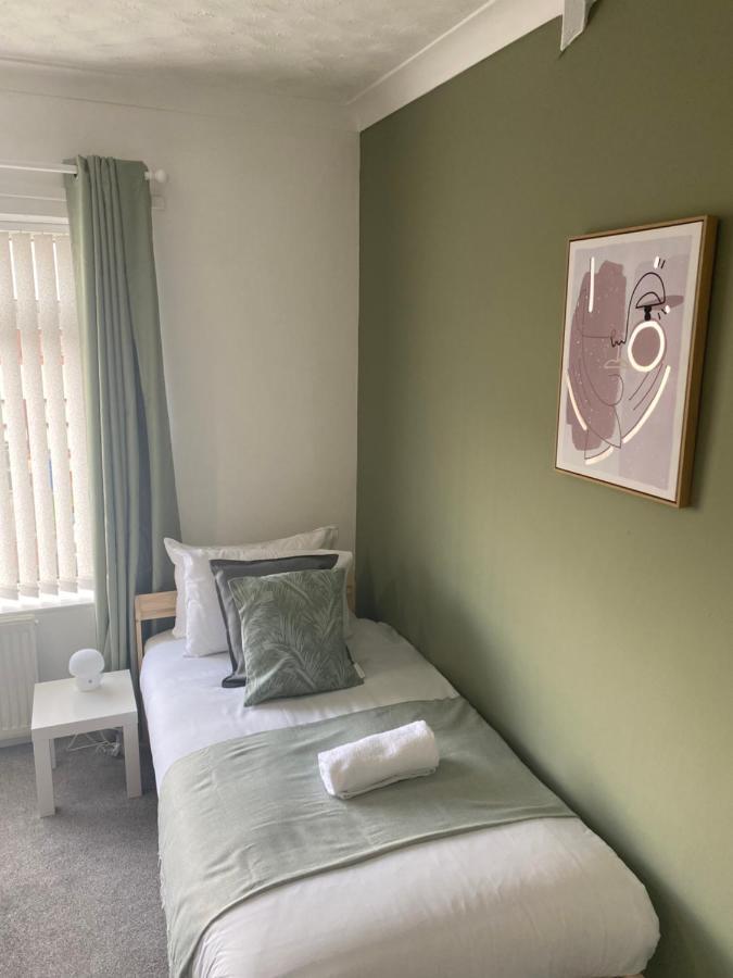 Wilton - Perfect For Contractors Private Large Drive