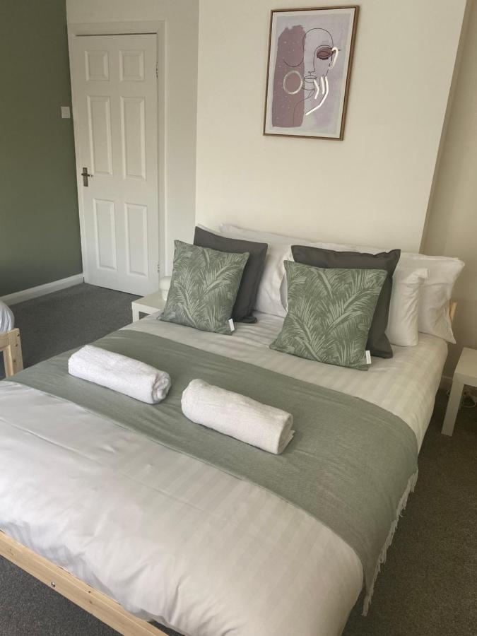 Wilton - Perfect For Contractors Private Large Drive * Newcastle upon Tyne