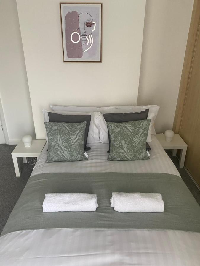 Wilton - Perfect For Contractors Private Large Drive Holiday home