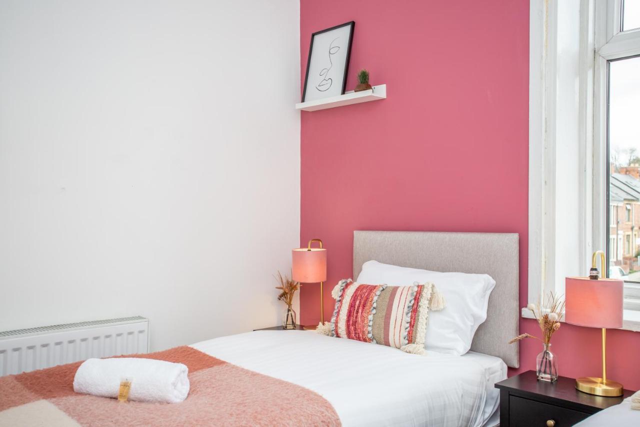 Heaton Retreat Modern & Spacious Staycation Holiday home *